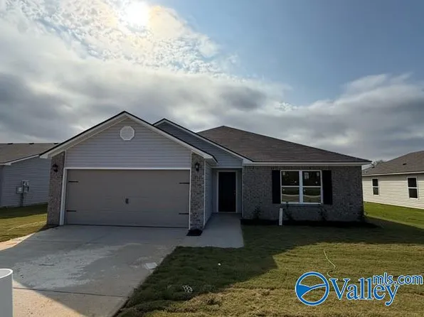 211 Clear Creek Dr, Decatur, AL 35603