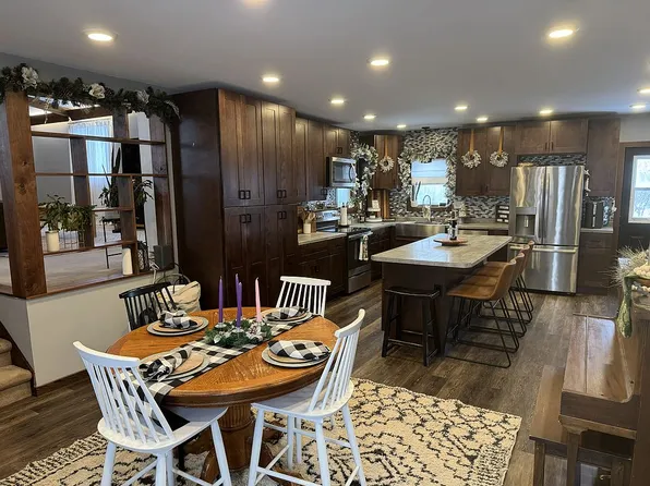 707 9th St SE, Sioux Center, IA 51250