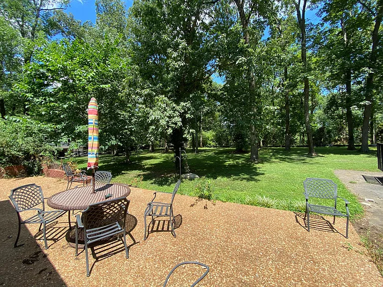 518 Huckleberry Rd — Photo 3