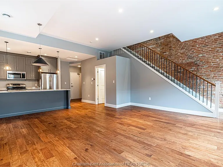 69 King St W #202 — Photo 11