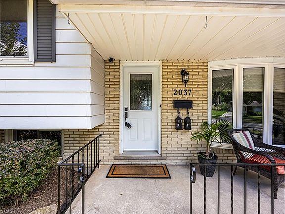 4th image of 2037 Mountain Grove Ave