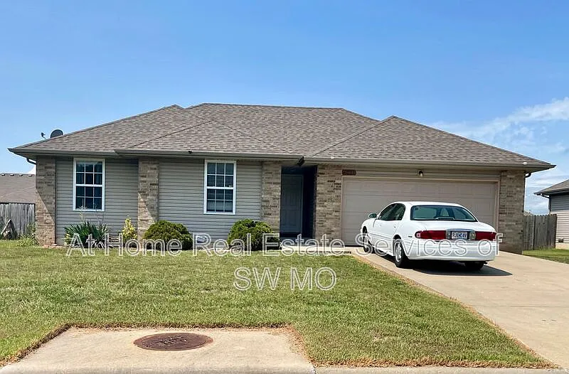 3 bed, 2.0 bath, 1191 sqft, $1,600 — Photo 1