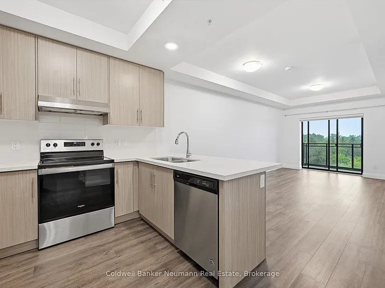 30 Hamilton St S #601 — Photo 5