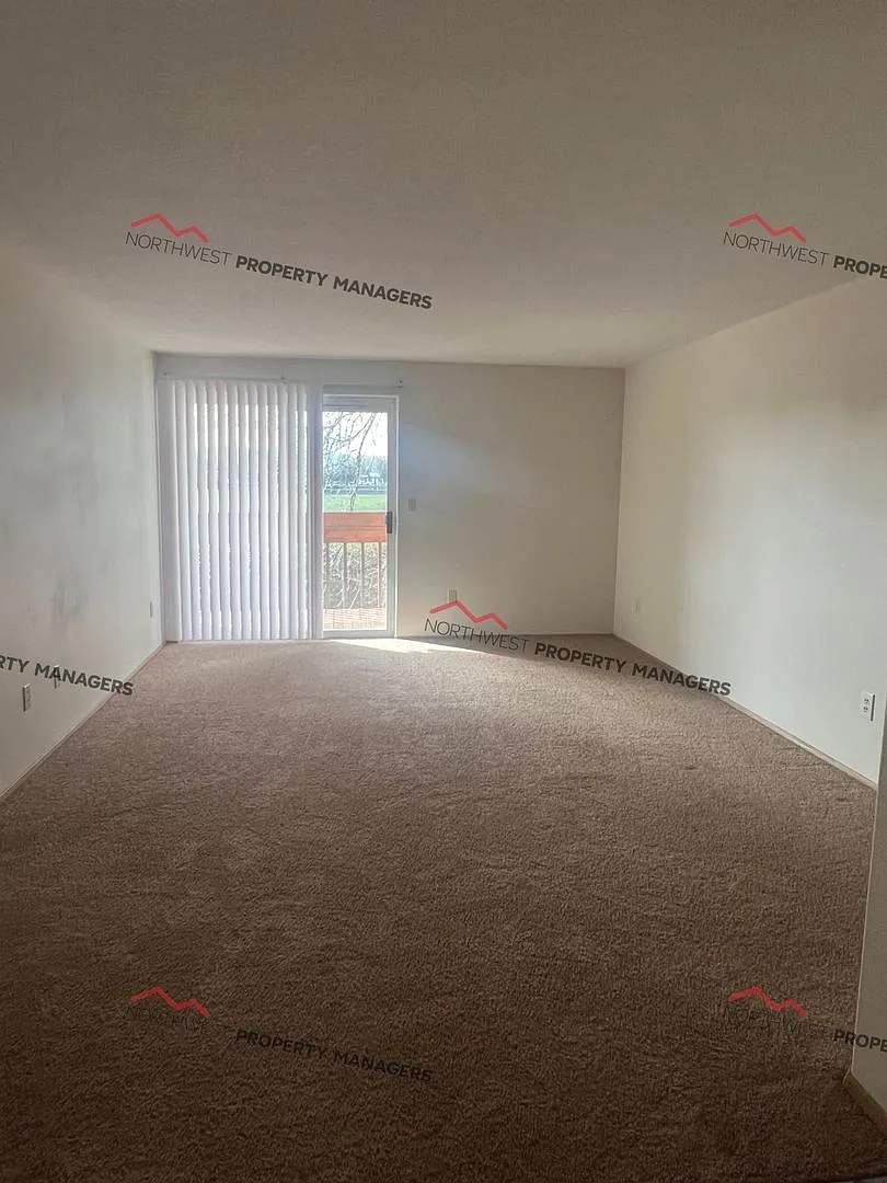 R294 Rivers Edge Apartments — Photo 4