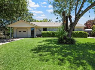 206 W Foster Dr, Robinson, TX 76706