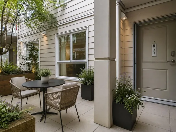 5555 Dunbar St #207, Vancouver, BC V6N 1W5
