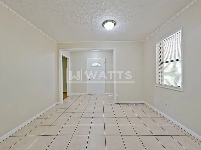 1036 Rose Hill Cir — Photo 4