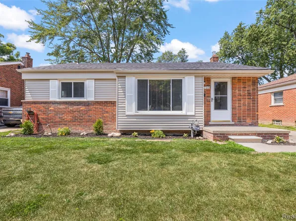 6735 Whitby St, Garden City, MI 48135