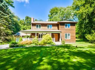 10 Seymour Pl E, Armonk, NY 10504