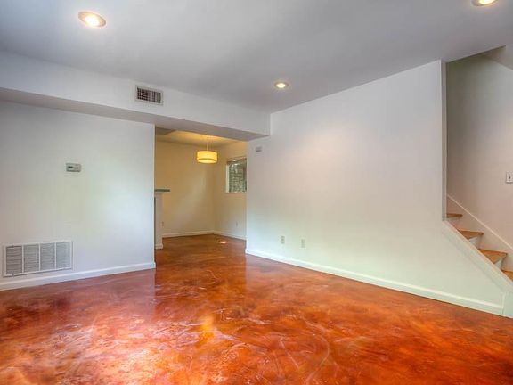 4th image of 610 Franklin Blvd APT C