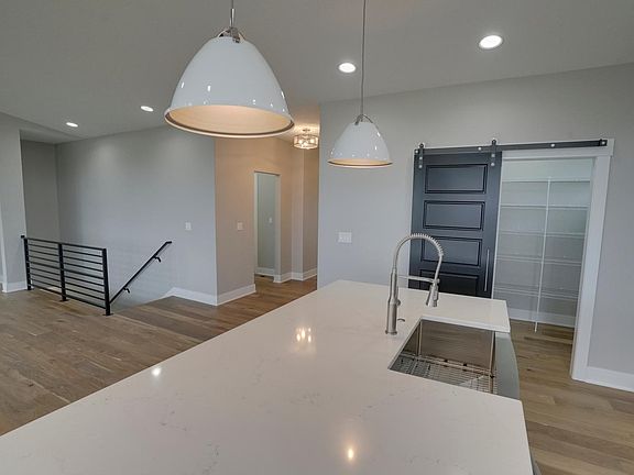 2nd image of 1479 S Arrowleaf Ln
