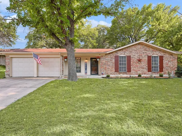 212 Glenhaven Dr, Azle, TX 76020