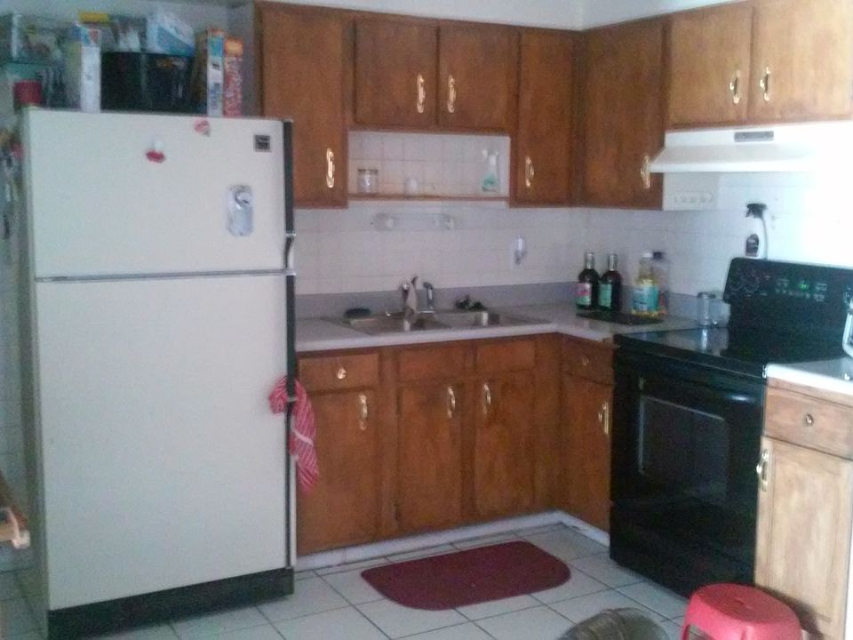 1st image of 905 Carpenter Dr