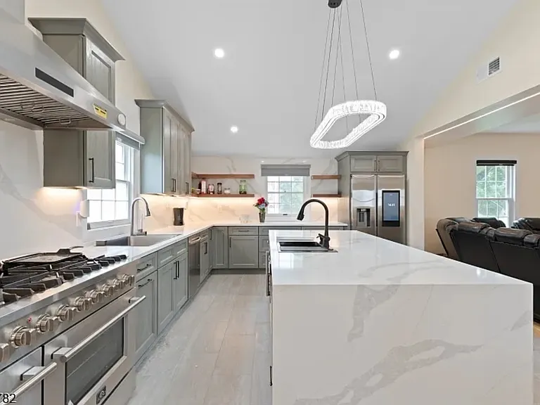 382 River Rd — Photo 2