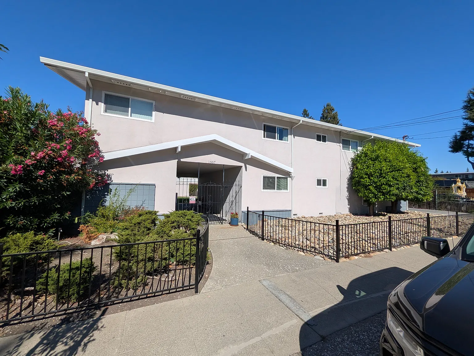 1557 Hudson Street — Photo 1
