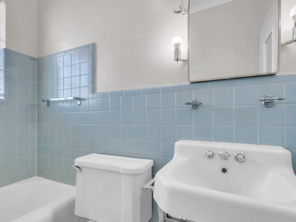 1st image of 800 Broadway Ave #7-18