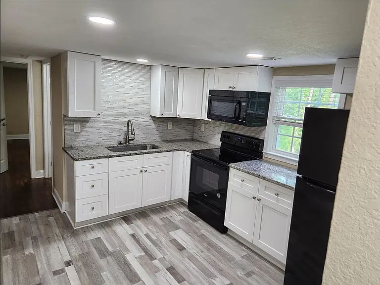 578 Harrop Ln #4 — Photo 4