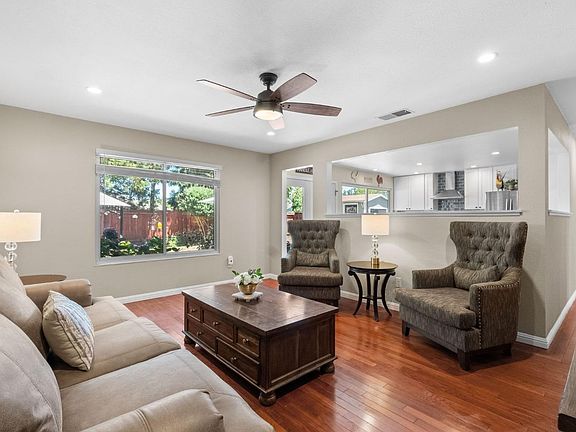 5th image of 2385 Valley West Drive