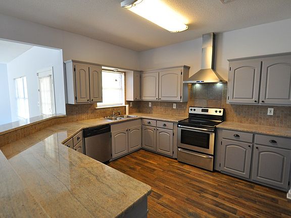 5th image of 416 W Lamar St