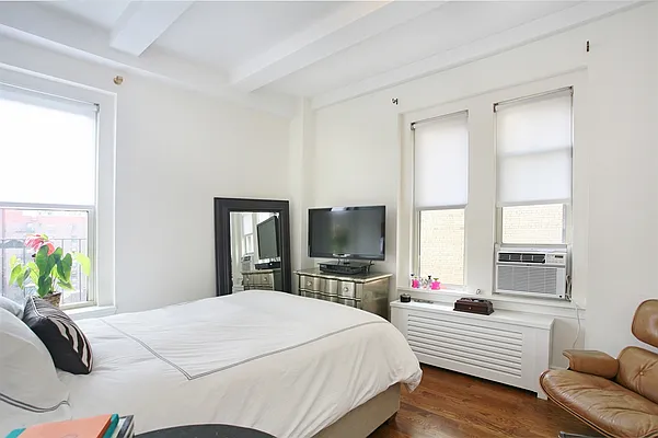 Sold by Corcoran | media 14