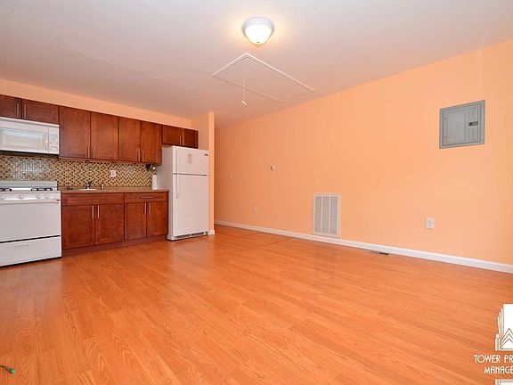 4th image of 597 Midland Ave #2