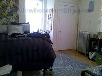3rd image of 72 Egmont St #A2