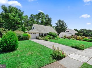48 Towpath Rd, Levittown, PA 19056