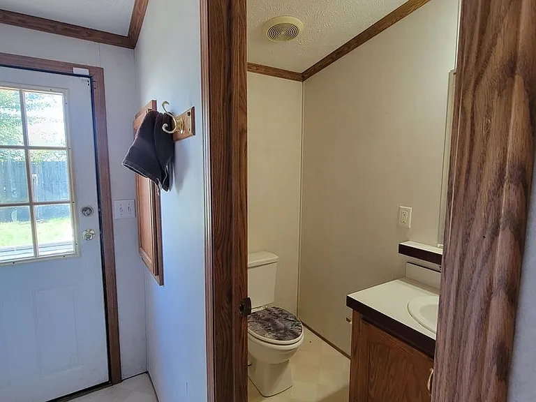 500 N Oakwood St — Photo 15