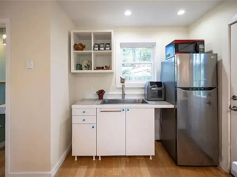 113 Florida Ave — Photo 4