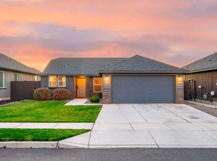 1049 NW 26th Way, Redmond, OR 97756