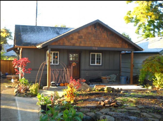 1st image of 709 W 31st St