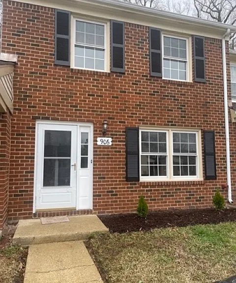906 Wickford Dr — Photo 1