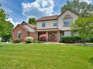 2017 Huntington Dr, Lake Orion, MI 48360