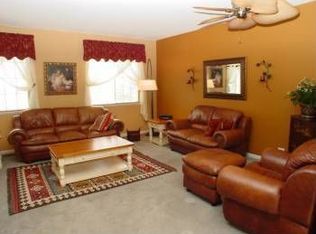 350 Evergreen Cir, Gilberts, IL 60136