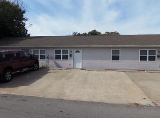 417 E College St APT B, Marion, IL 62959