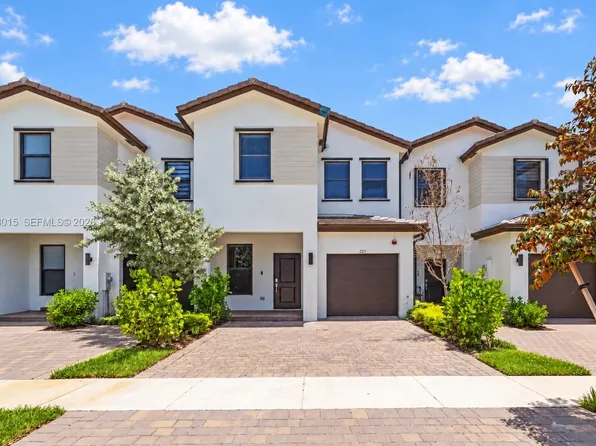 221 SW 159th Way, Hollywood, FL 33027