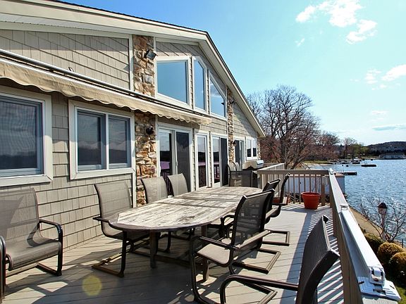 Deck with Retractable Awning!