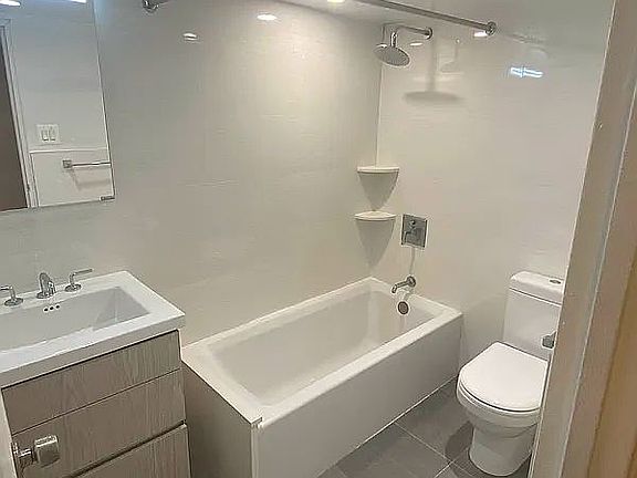 5th image of 425 E 80th St APT 6D