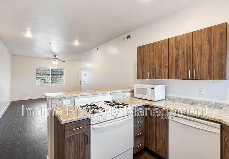 1389 Northfield Rd #8 — Photo 3