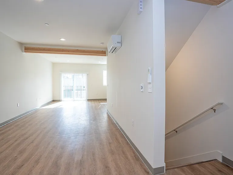 11208 Kline St SW #J-4 — Photo 9