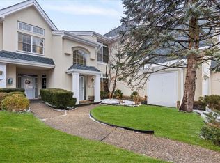 92 Doral Greens Dr W, Rye Brook, NY 10573