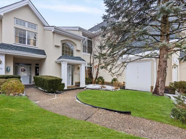 92 Doral Greens Drive W, Rye Brook, NY 10573