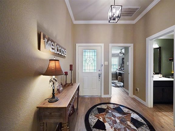 3rd image of 806 Deerhurst Lane
