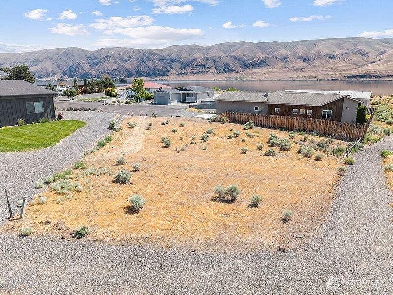 5th image of 407 Island View SW