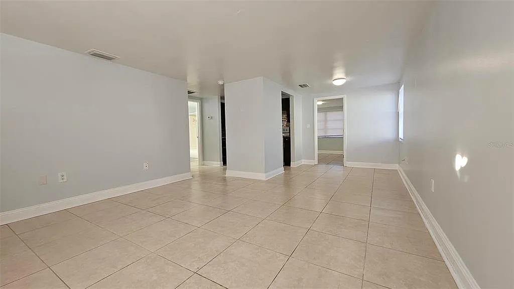 2 bed, 1.0 bath, 908 sqft, $1,600 — Photo 3