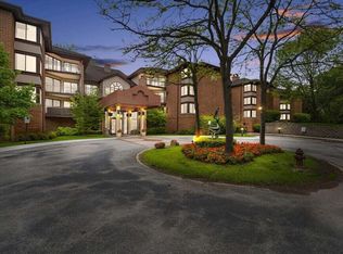 1600 W Green Tree Rd APT 112, Glendale, WI 53209