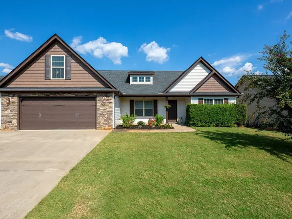 430 Peaksview Dr, Simpsonville, SC 29681