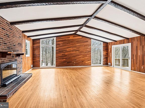 5th image of 4004 Wilkinson Rd