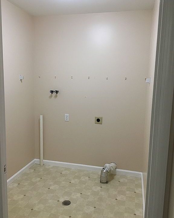 laundry room (second floor)