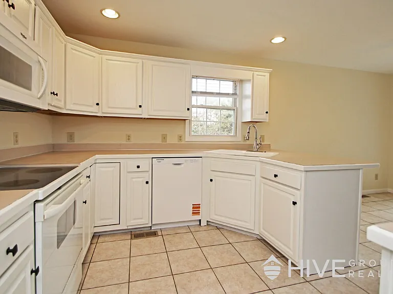 1345 Goldfinch Dr — Photo 8